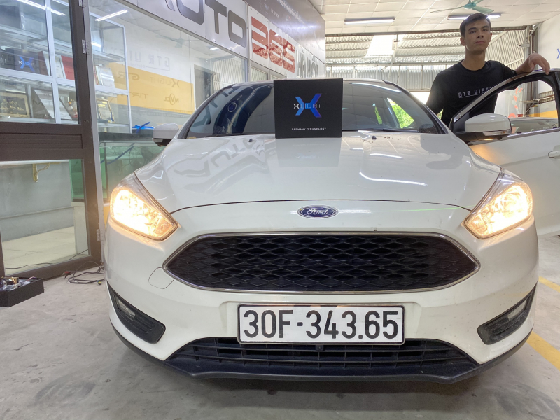 Độ đèn nâng cấp ánh sáng Bi Laser XLight V20L cho Ford Focus Trend