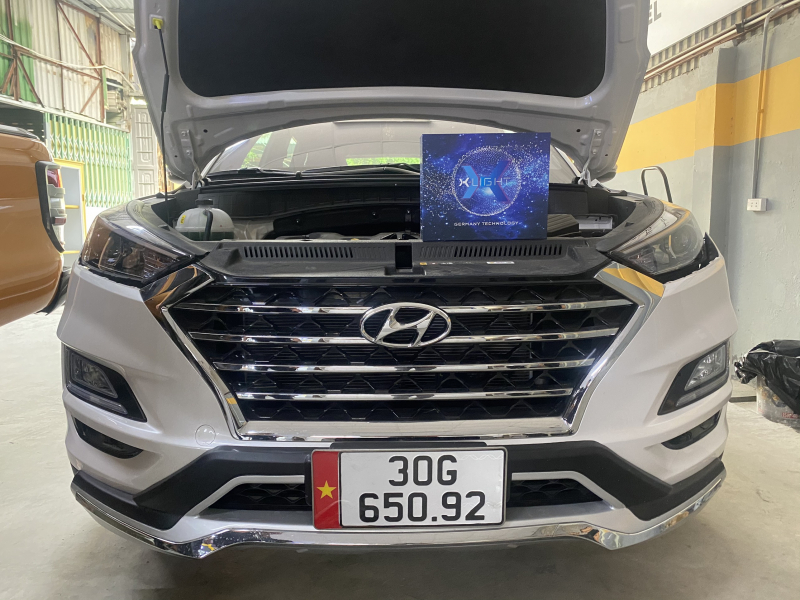 Độ đèn nâng cấp ánh sáng Bi Laser XLight V20L cho Hyundai Tucson