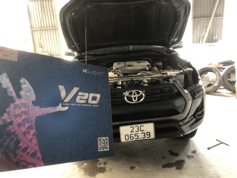 Độ đèn nâng cấp ánh sáng BI LASER X-LIGHT V20L NEW XE TOYOTA HILUX - HÀ GIANG 06539 - 15/08/2022