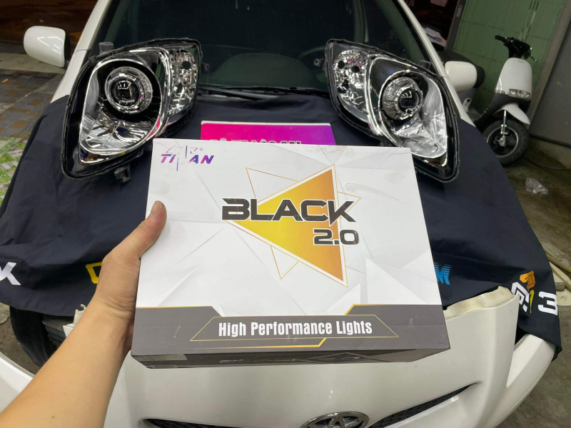 Độ đèn nâng cấp ánh sáng Nâng cấp bi titan black cho Toyota yaris 05331