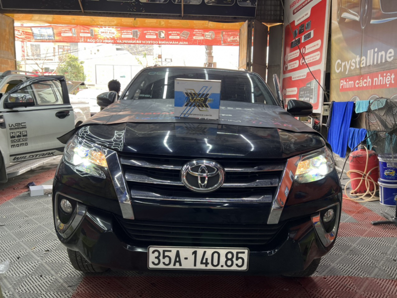 Độ đèn nâng cấp ánh sáng xe Fortuner 35A14085