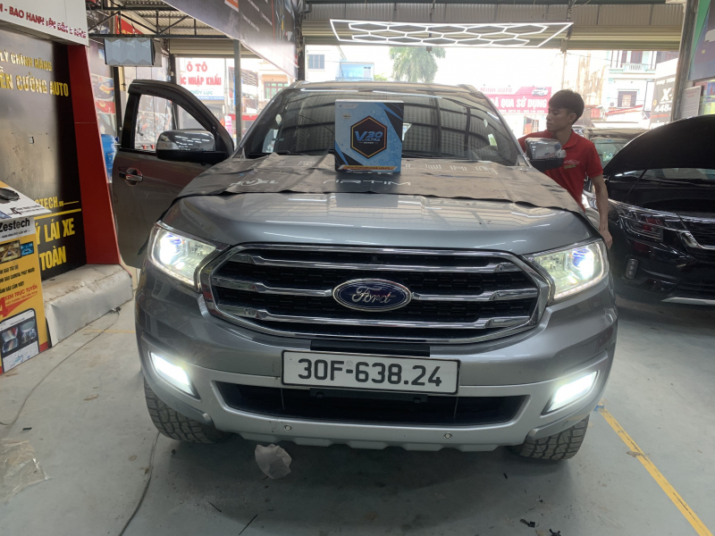 Độ đèn nâng cấp ánh sáng nâng cấp đèn cho xe ford