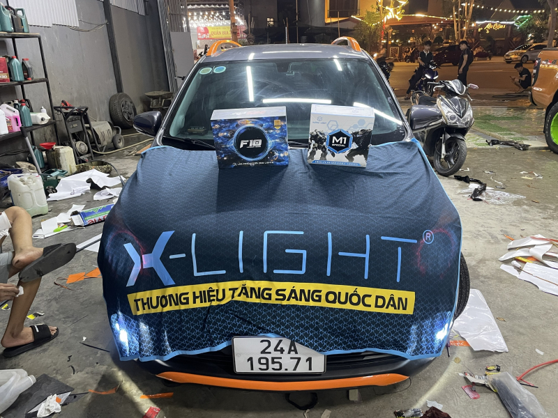 Độ đèn nâng cấp ánh sáng nâng cấp bi tăng sáng x-light f10 cho xe Vinfat fadin