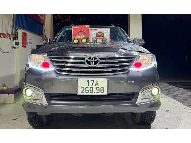 Độ đèn nâng cấp ánh sáng Toyota Fortuner