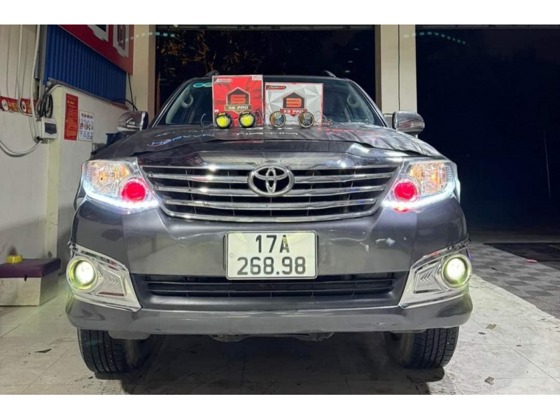 Độ đèn nâng cấp ánh sáng Toyota Fortuner