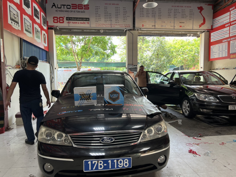 Độ đèn nâng cấp ánh sáng Ford Laser