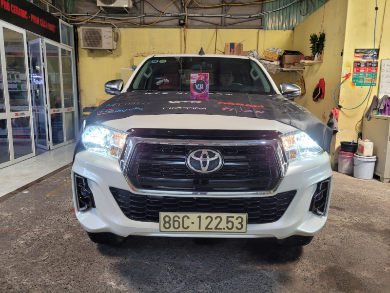 Độ đèn nâng cấp ánh sáng Nâng cấp bóng led tăng sáng Toyota Hilux 2019