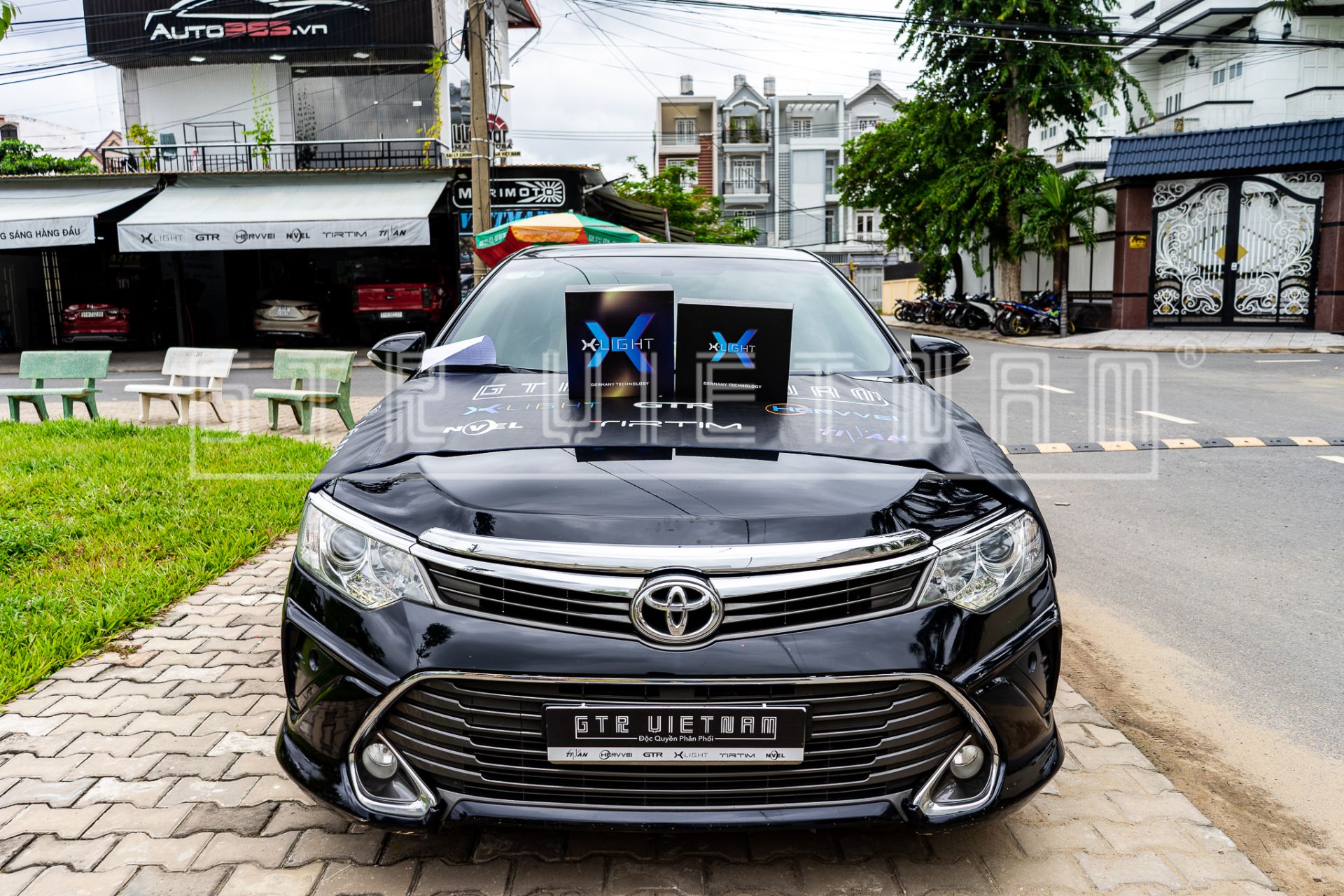 Độ đèn Toyota Camry đẳng cấp với bộ đôi Bi Laser X-light 